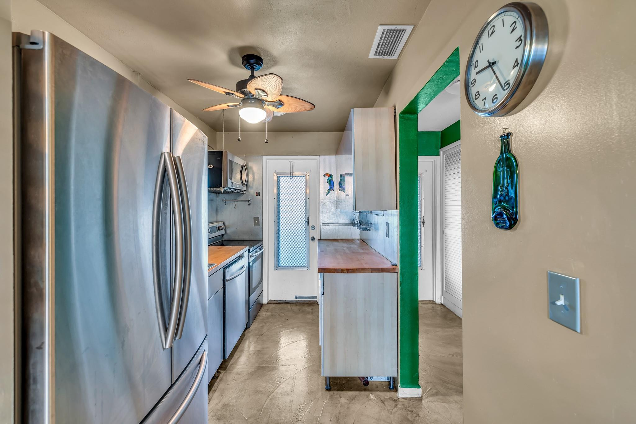 2151 NE 42nd Ct 204