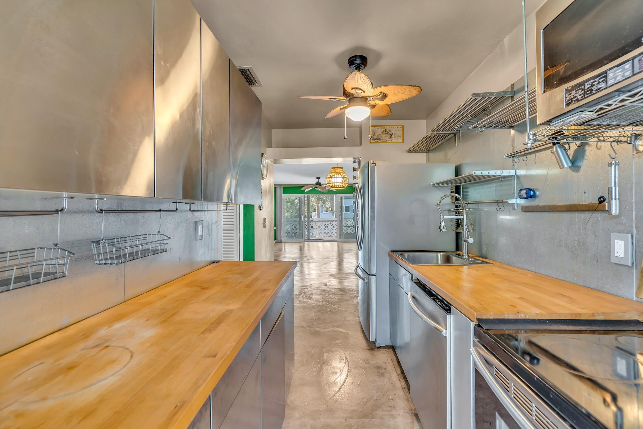 2151 NE 42nd Ct 204