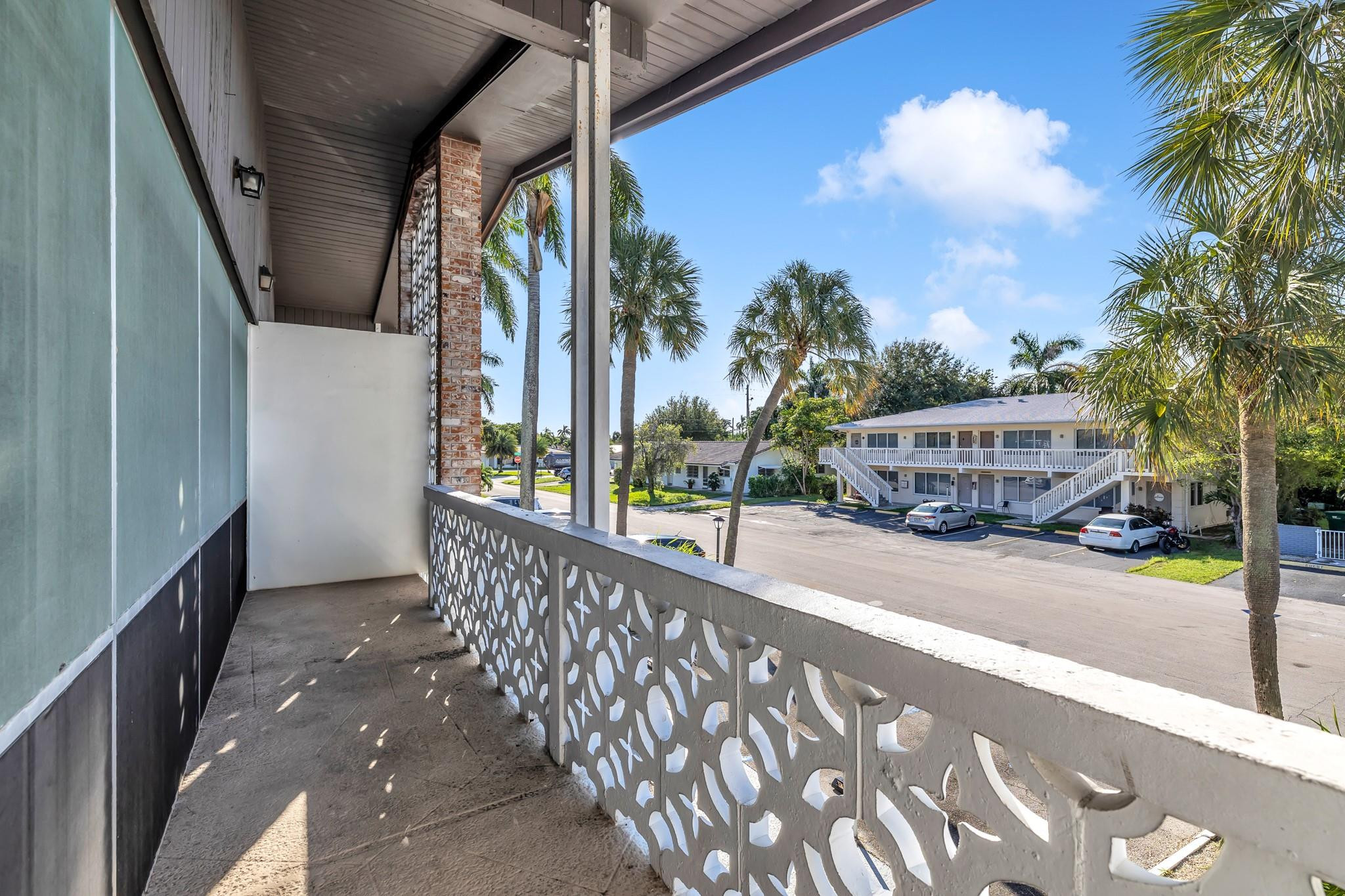 2151 NE 42nd Ct 204