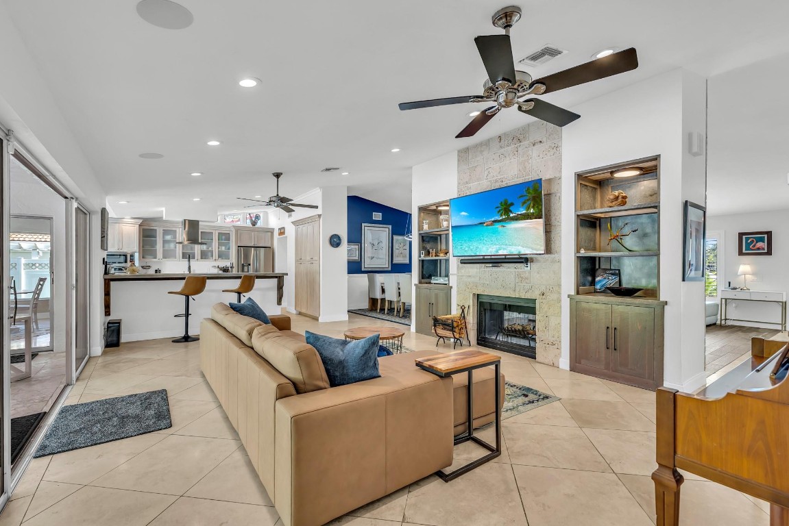 795 Camino Lakes Circle