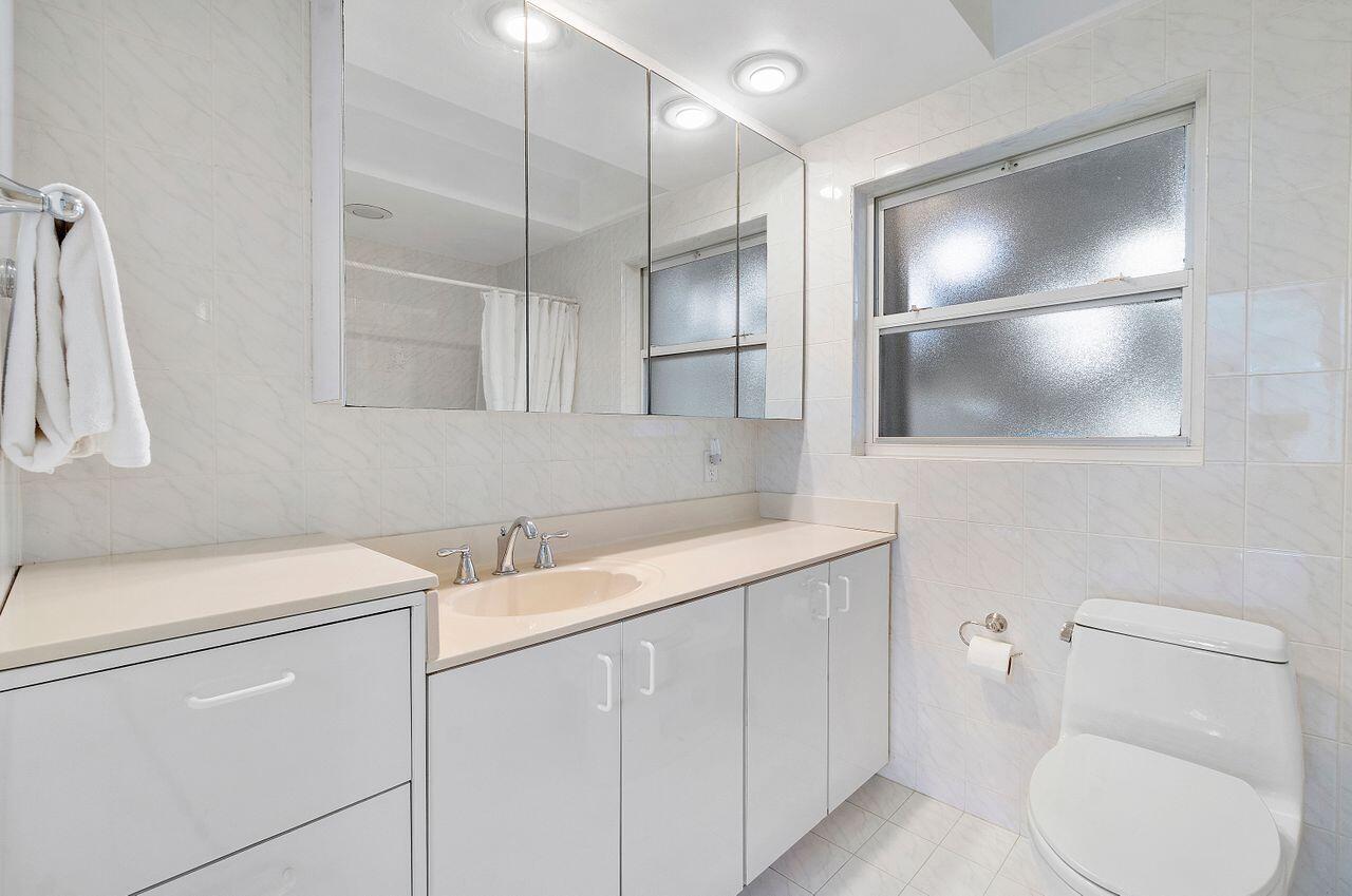 1221 Hillsboro Mile 42a