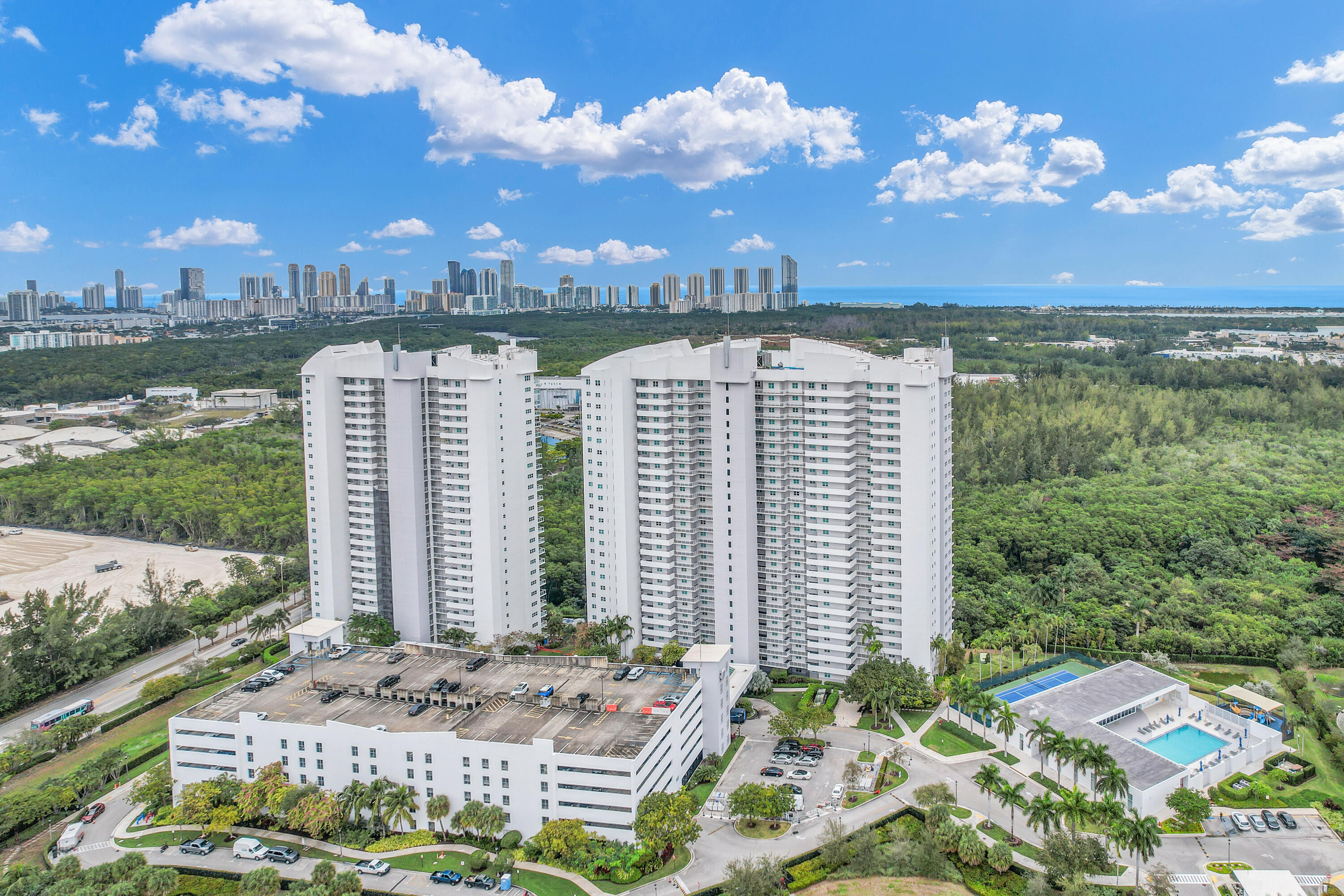 15051 Royal Oaks Lane 606