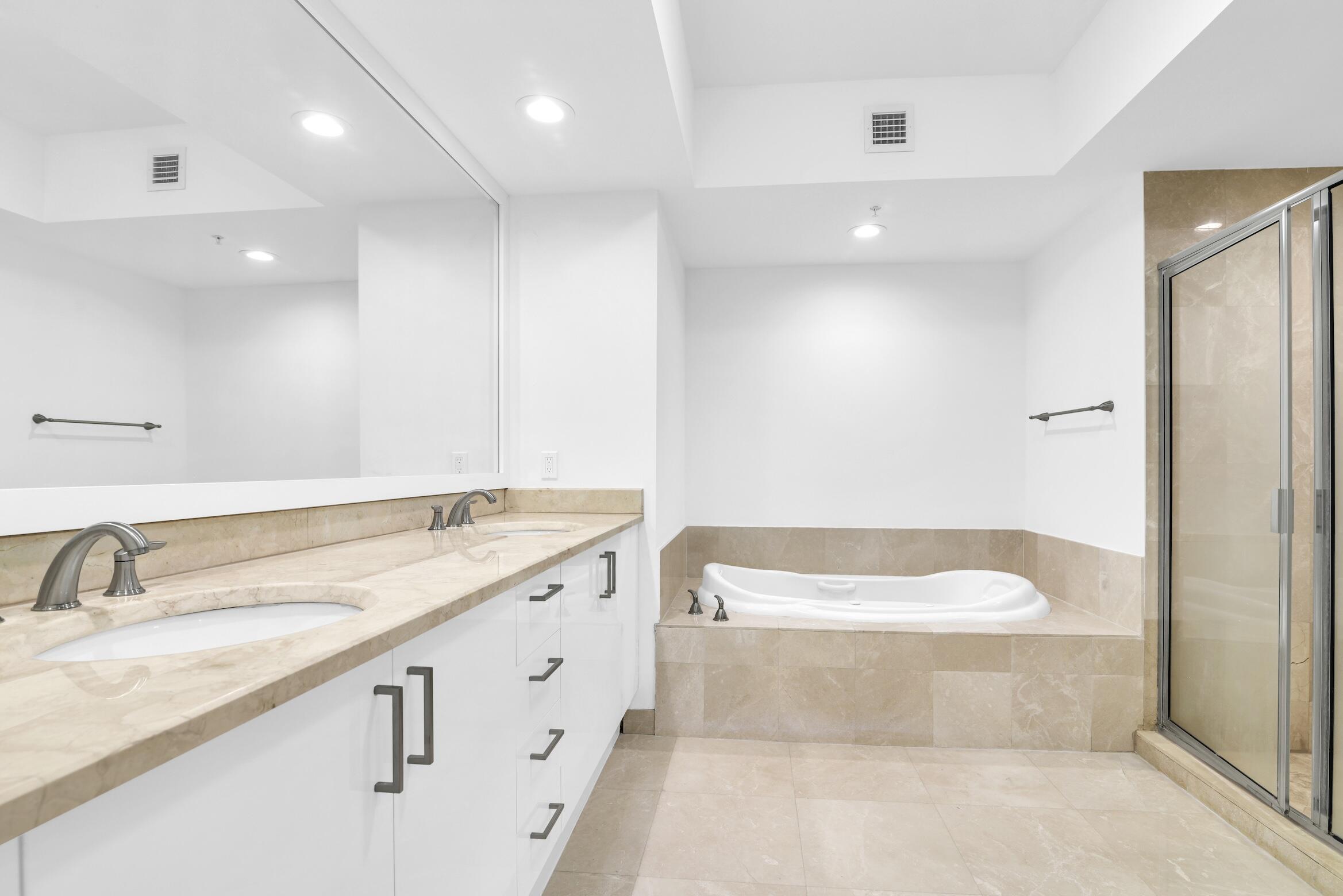 15051 Royal Oaks Lane 606