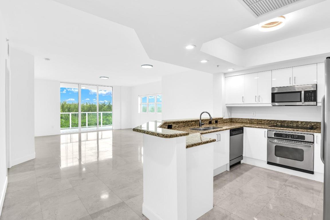 15051 Royal Oaks Lane 606