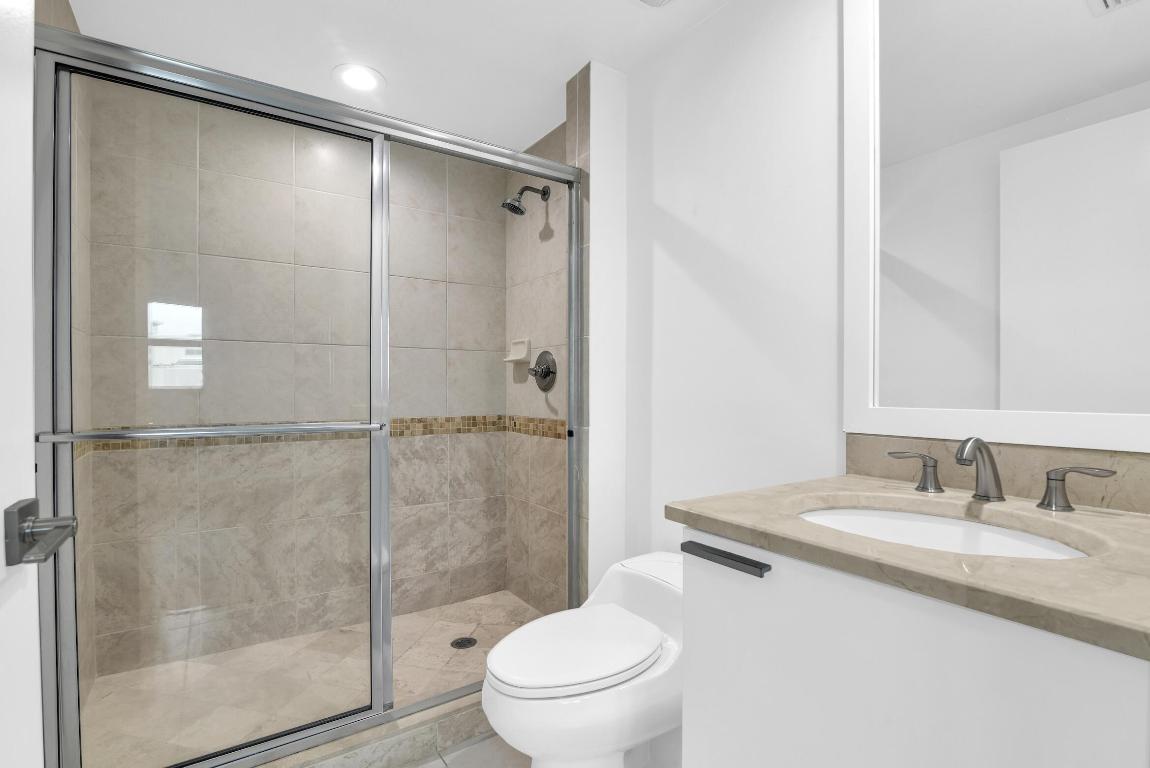 15051 Royal Oaks Lane 606