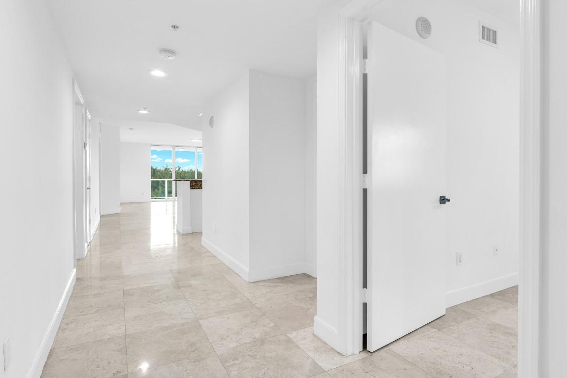 15051 Royal Oaks Lane 606