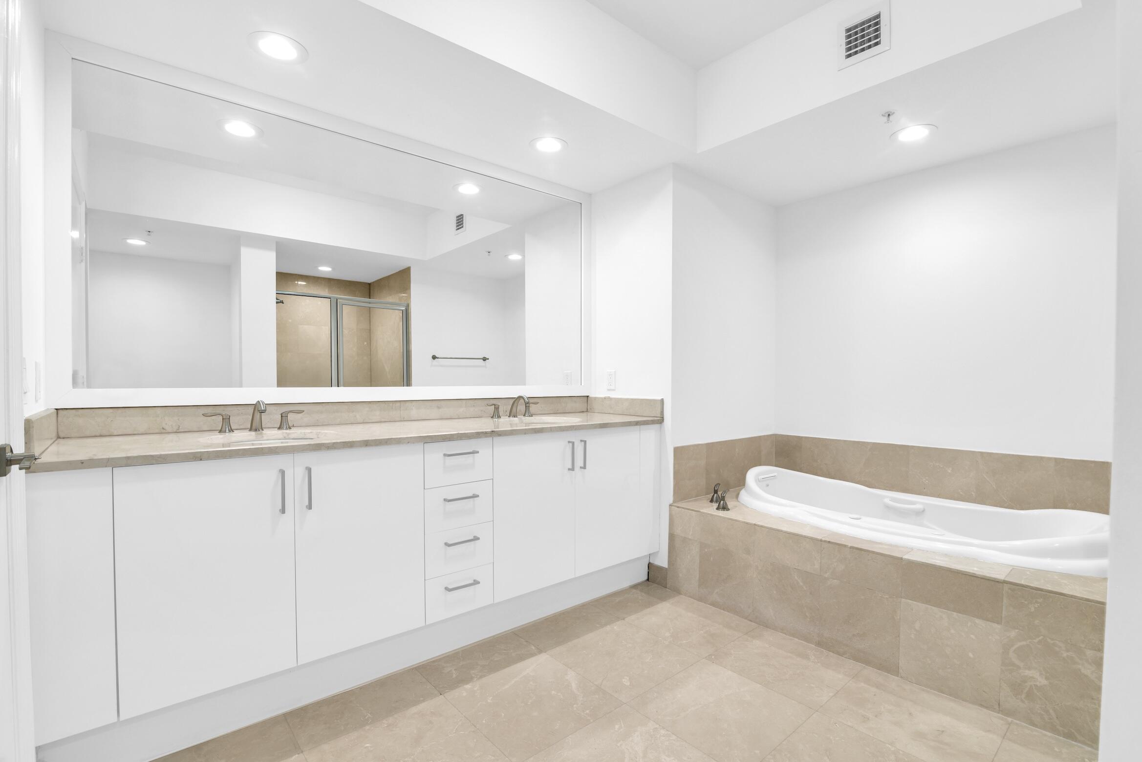 15051 Royal Oaks Lane 606