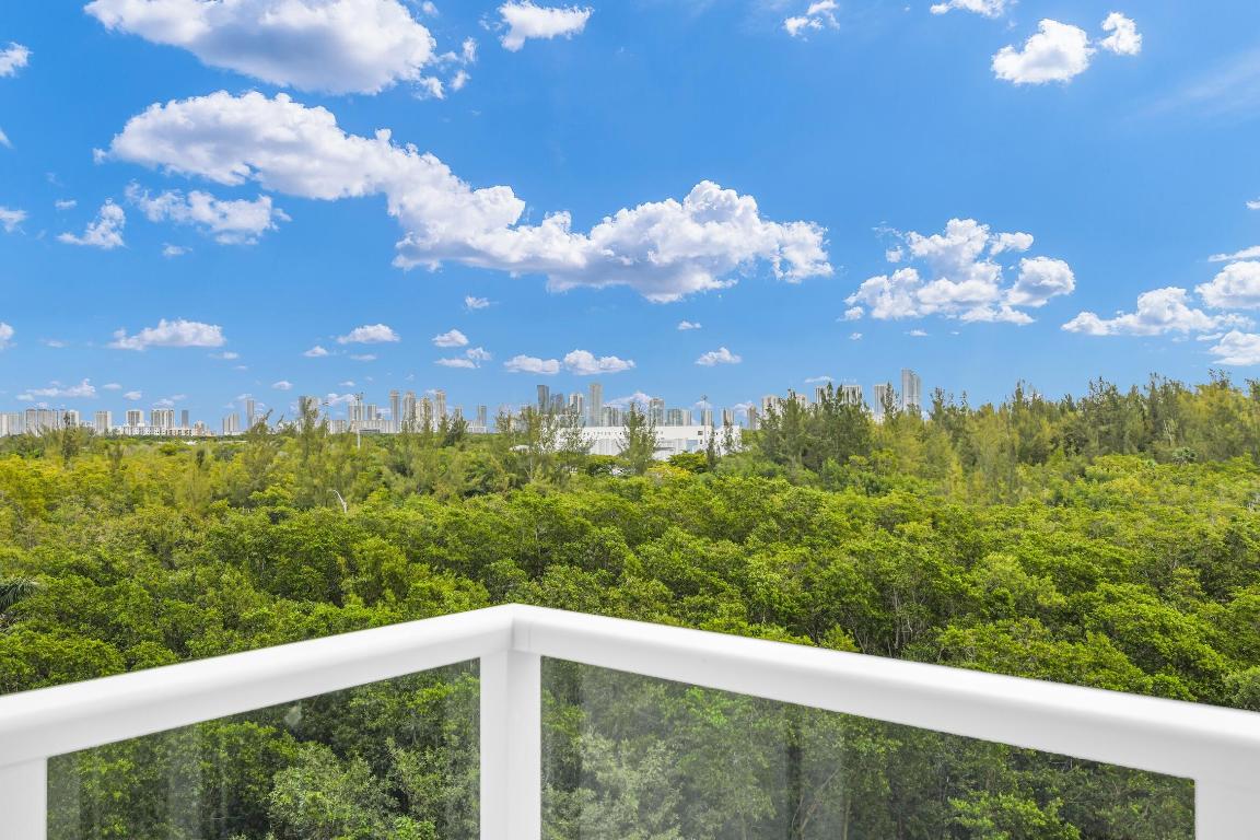 15051 Royal Oaks Lane 606