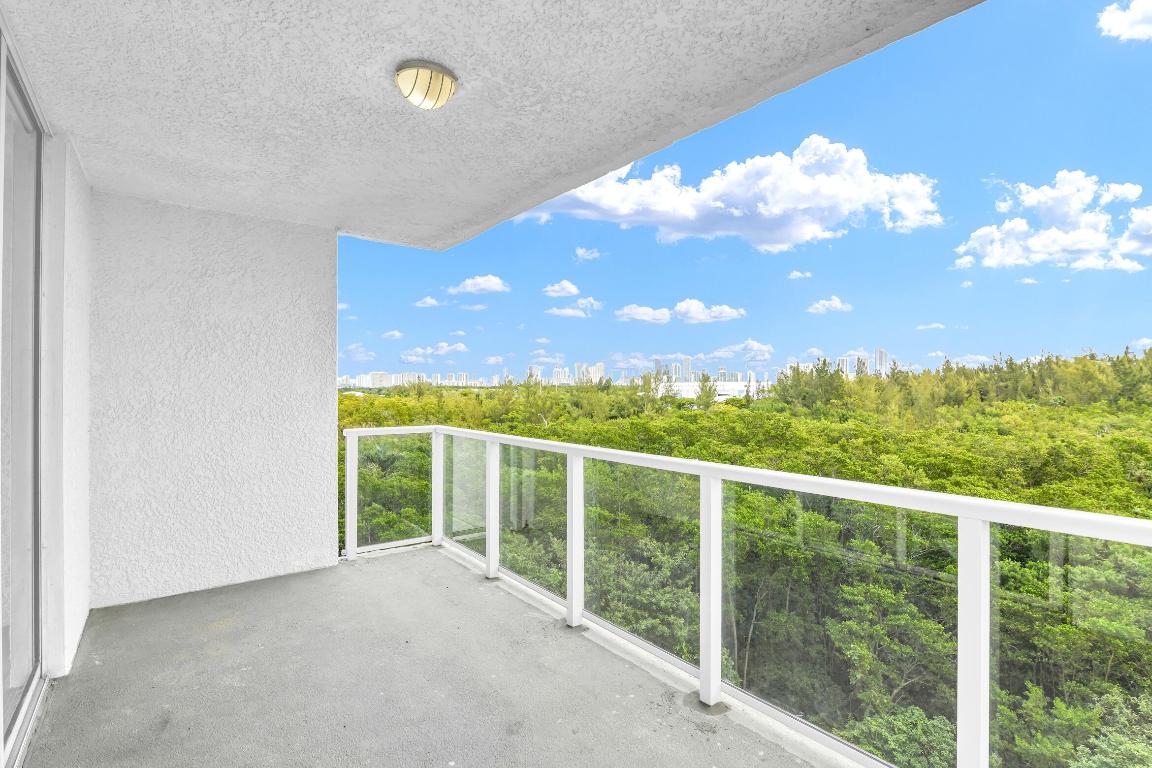 15051 Royal Oaks Lane 606