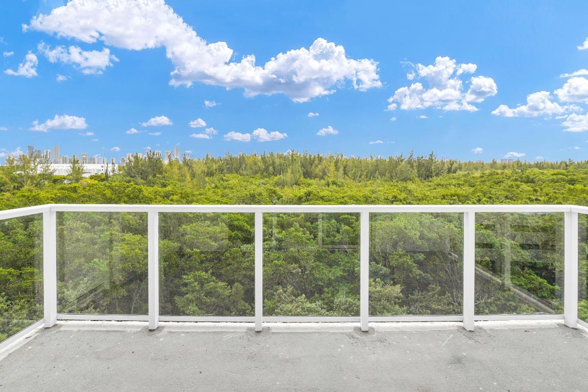 15051 Royal Oaks Lane 606