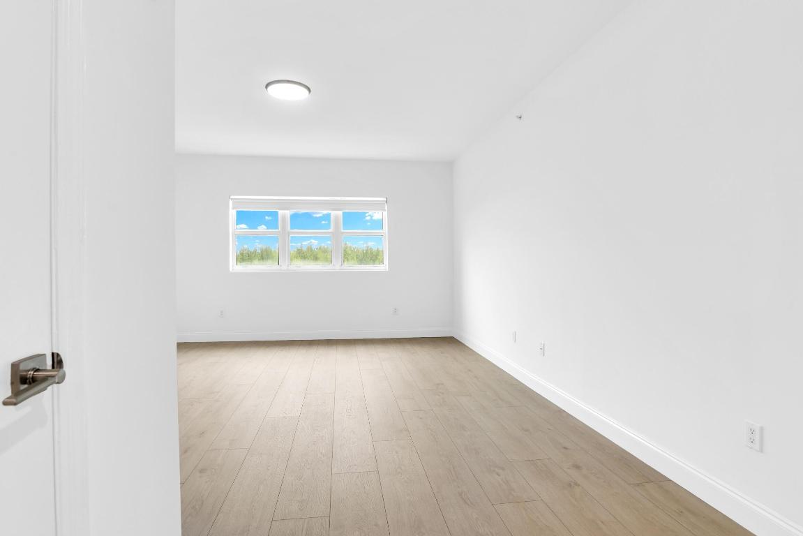 15051 Royal Oaks Lane 606