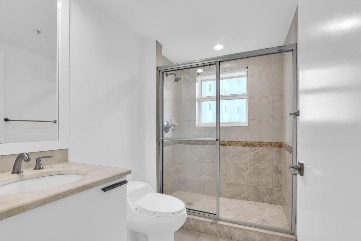 15051 Royal Oaks Lane 606