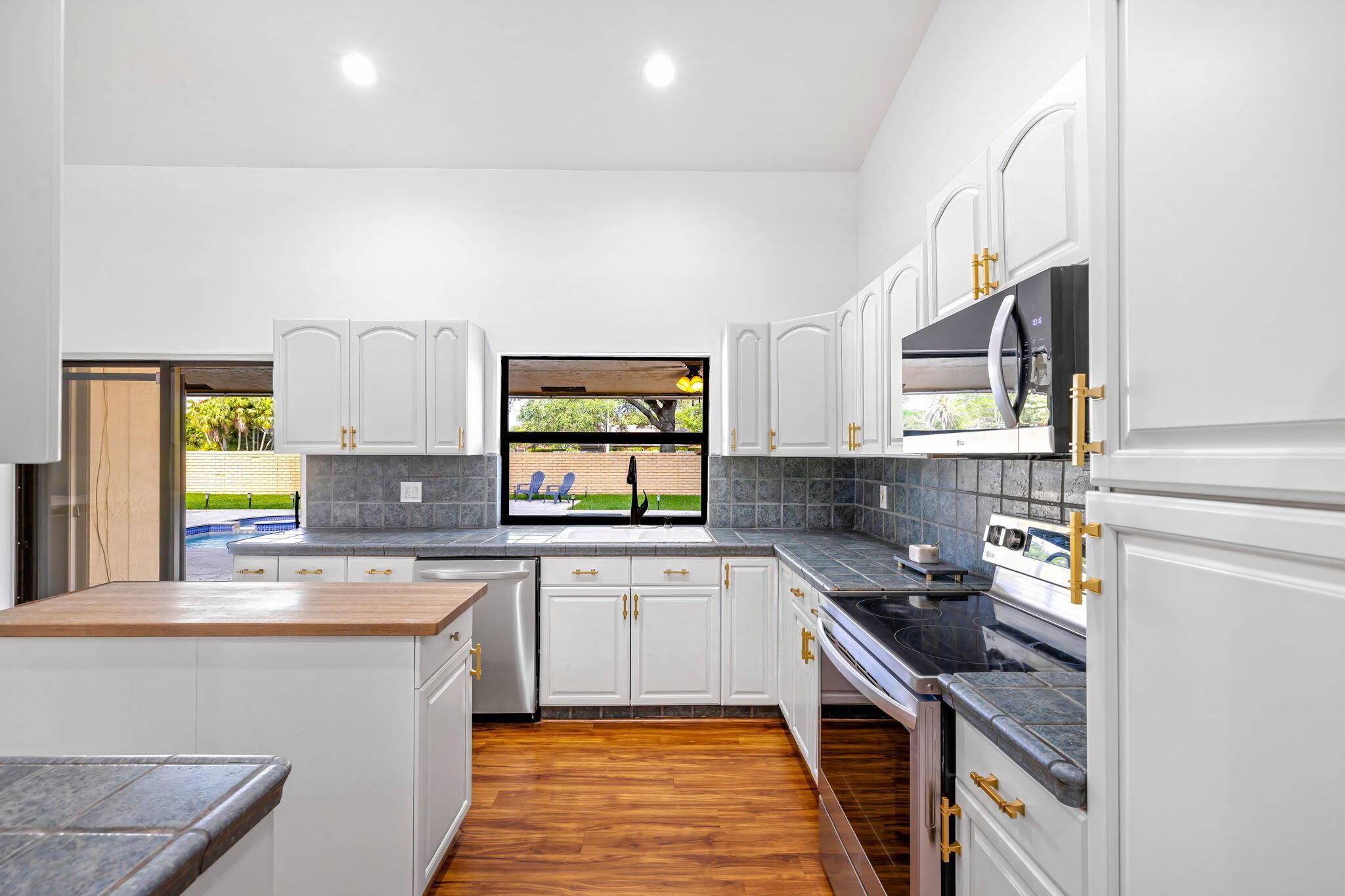 4830 NW 92nd Terrace