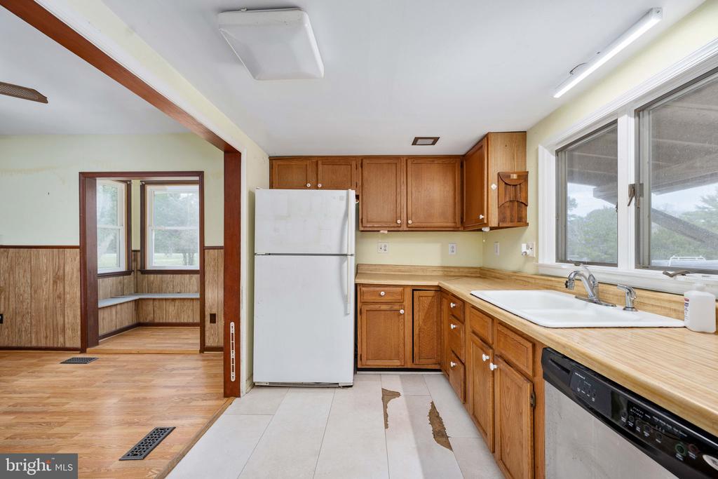 1881 FAIRPORT RD