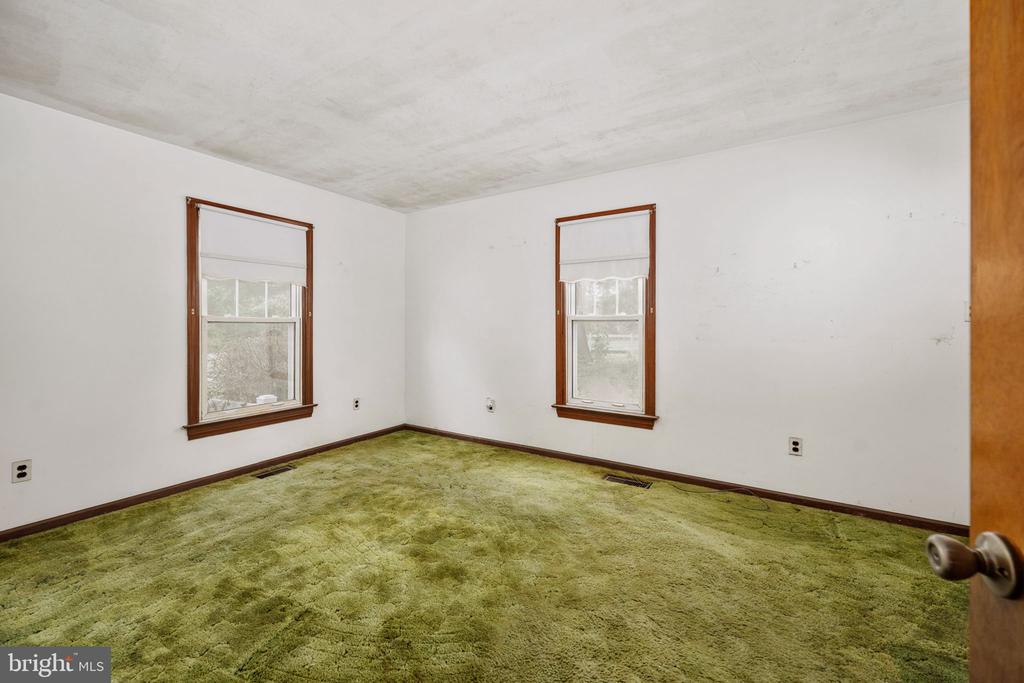 1881 FAIRPORT RD