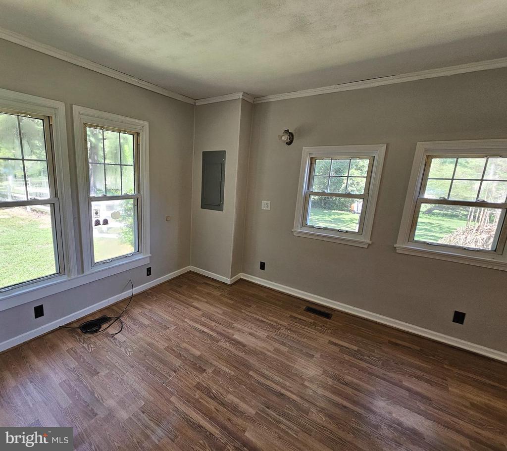 1881 FAIRPORT RD
