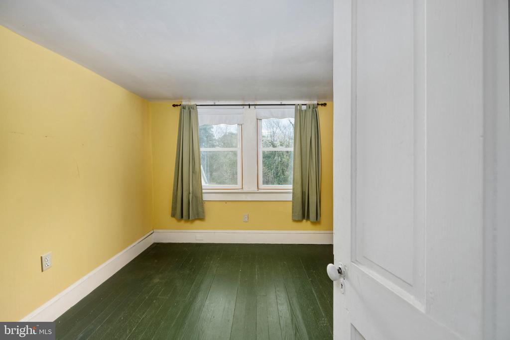 1881 FAIRPORT RD
