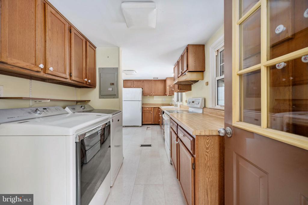 1881 FAIRPORT RD