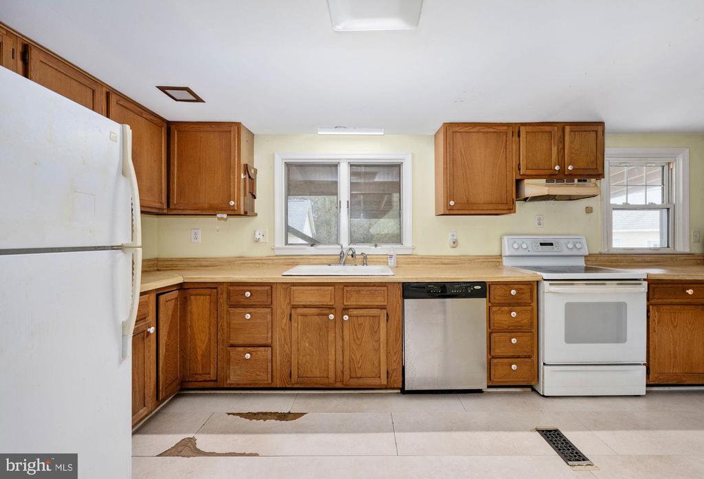 1881 FAIRPORT RD