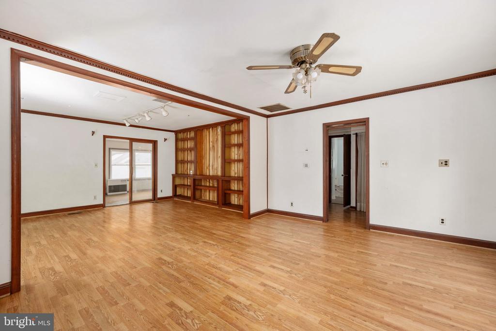 1881 FAIRPORT RD