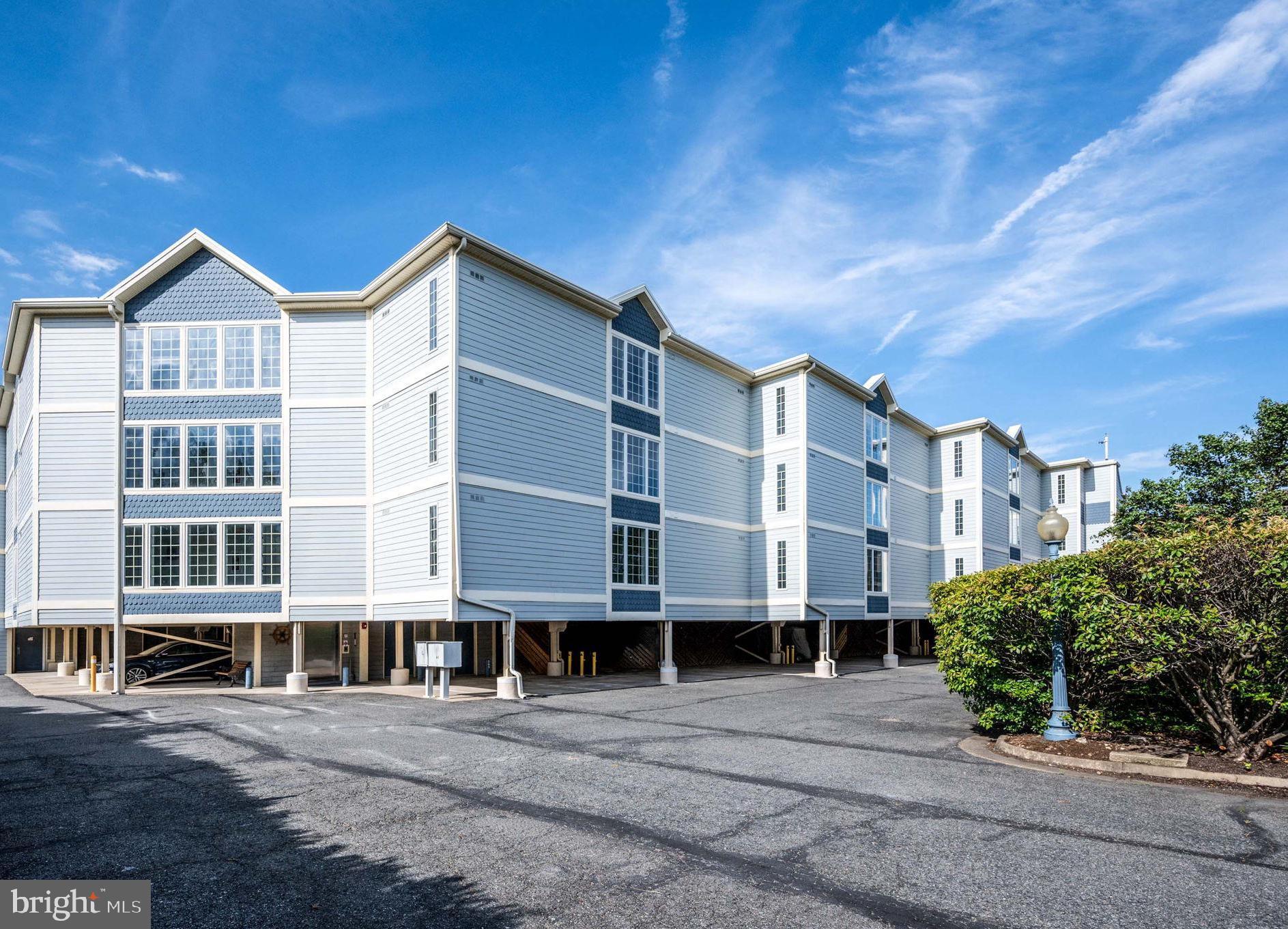 17 Lincoln Ave #304
