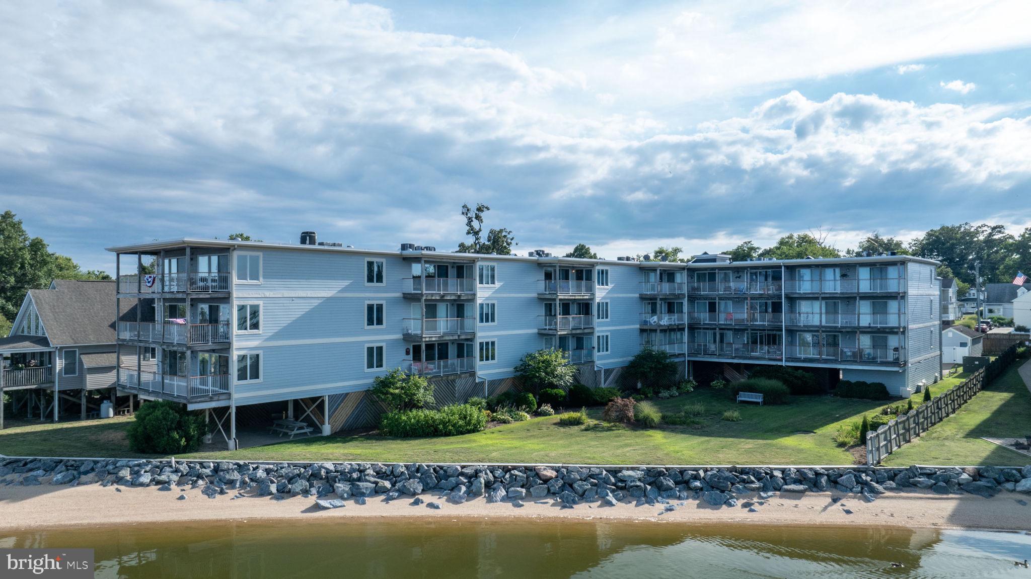 17 Lincoln Ave #304