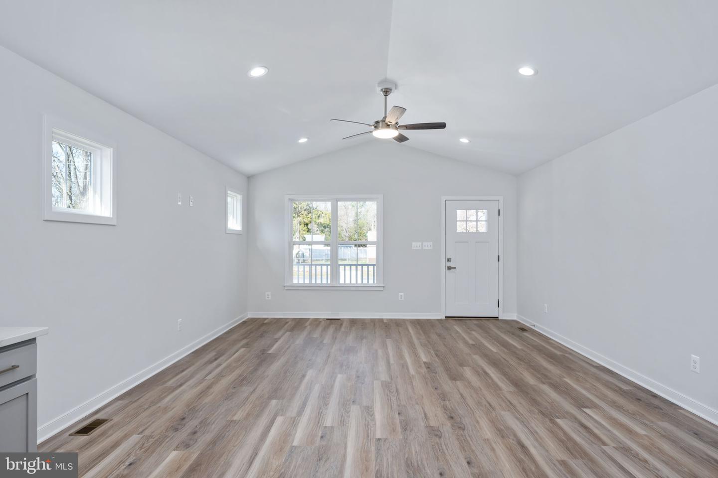 43 Monroe Dr