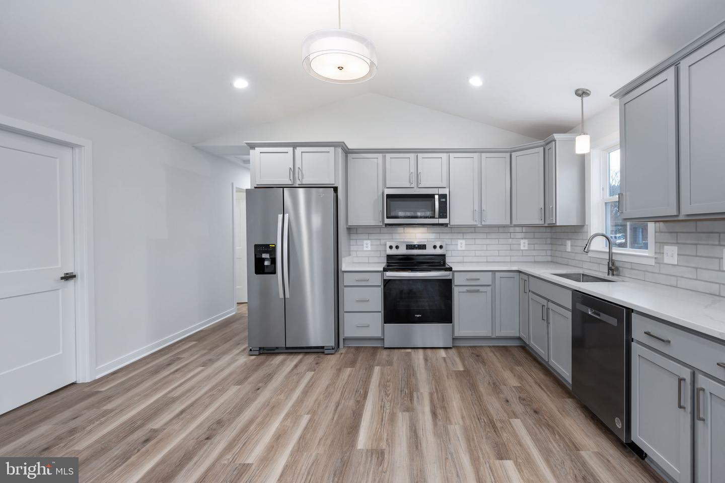 43 Monroe Dr