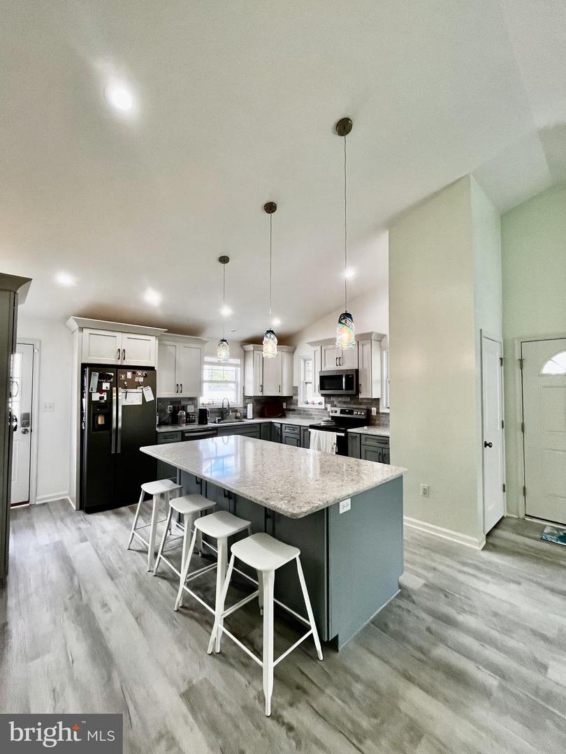 527 Monroe Bay Ave