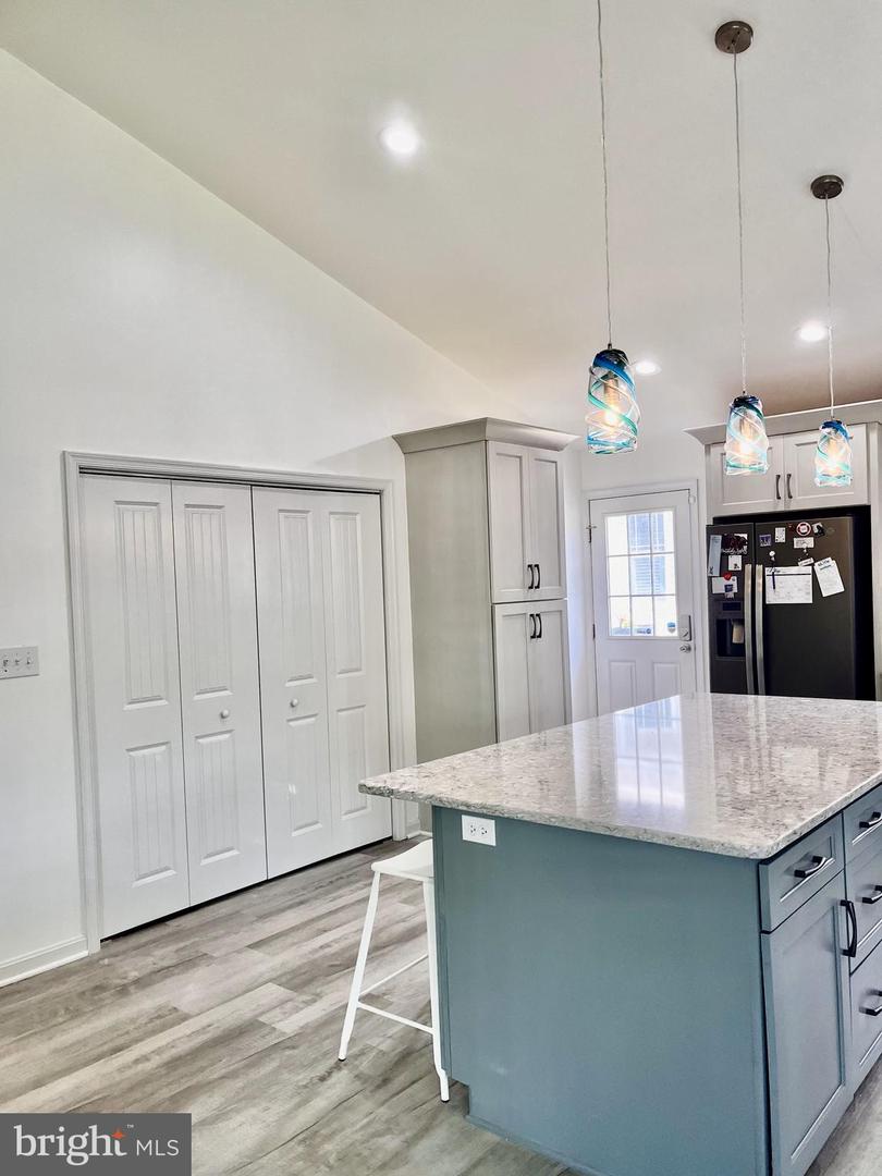527 Monroe Bay Ave