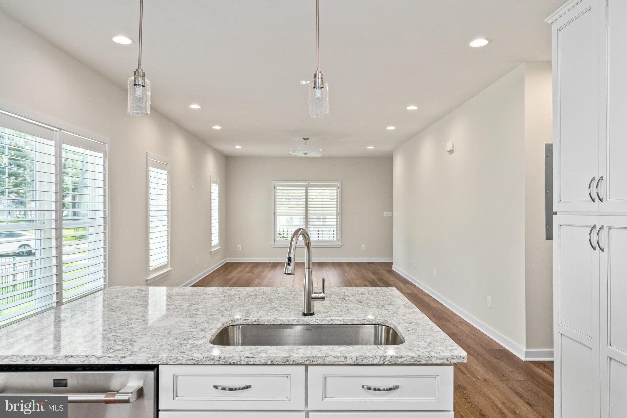 201 Lawrence Ln