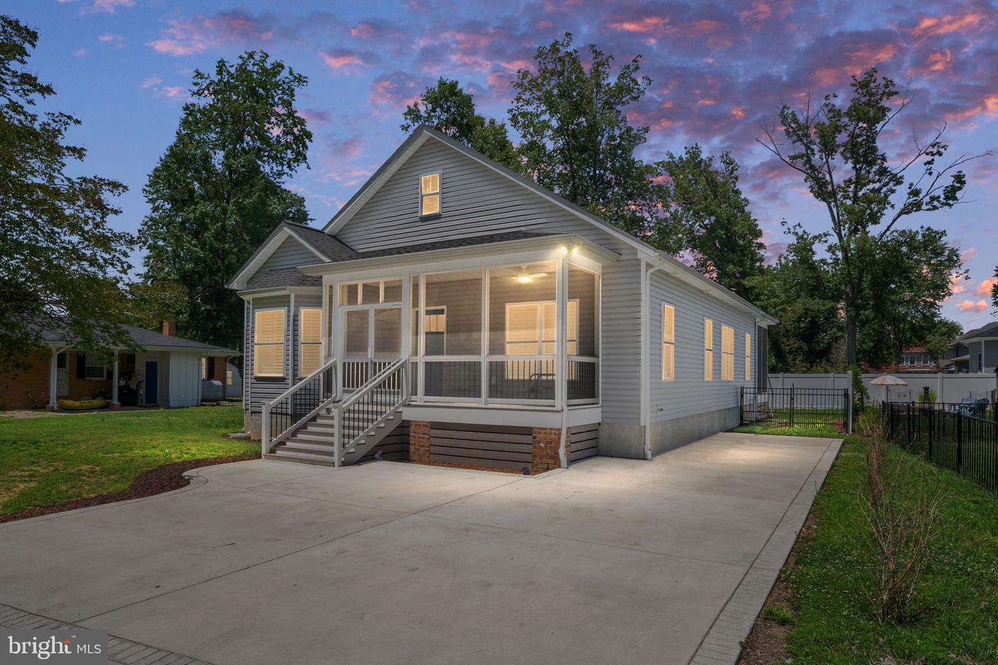 201 Lawrence Ln