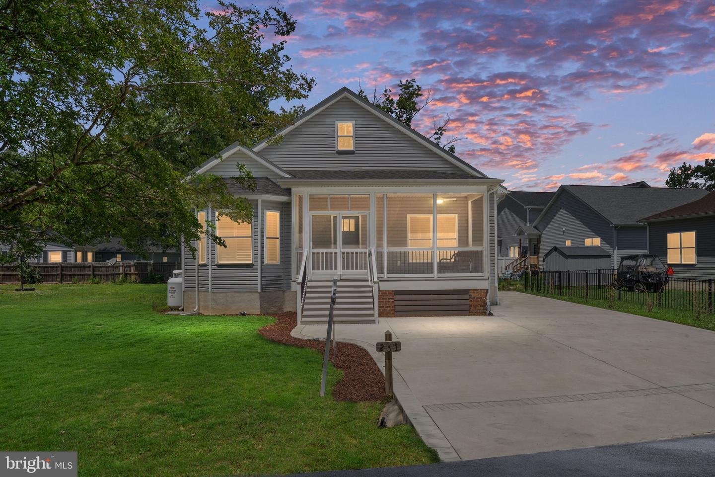 201 Lawrence Ln