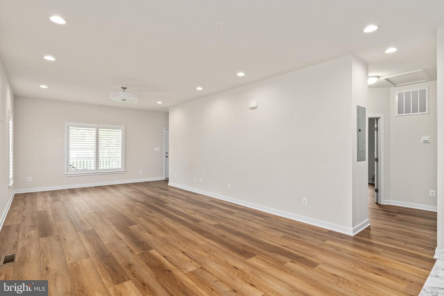 201 Lawrence Ln