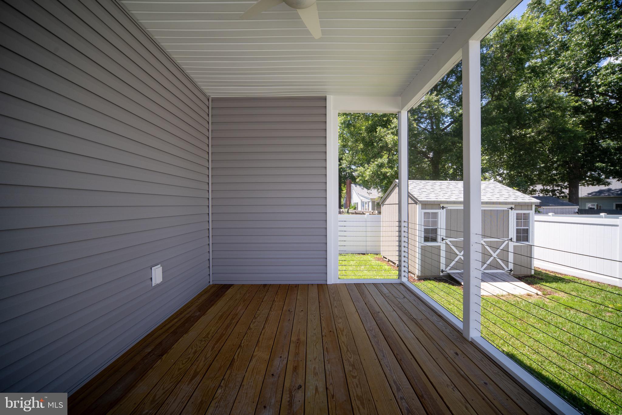 201 Lawrence Ln