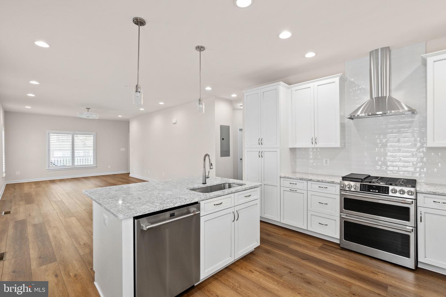 201 Lawrence Ln