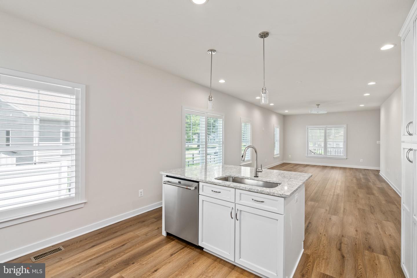 201 Lawrence Ln