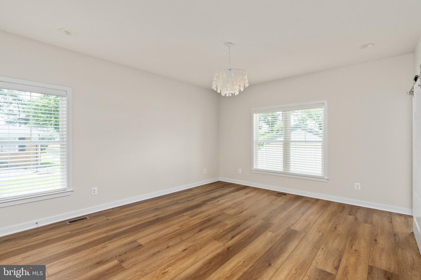 201 Lawrence Ln