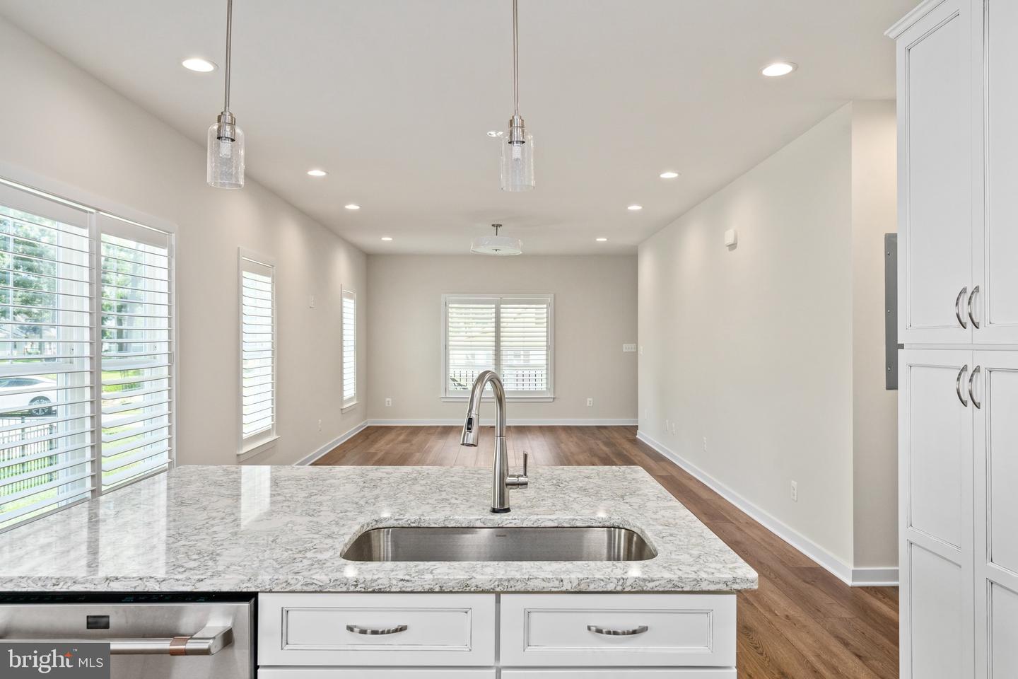 201 Lawrence Ln
