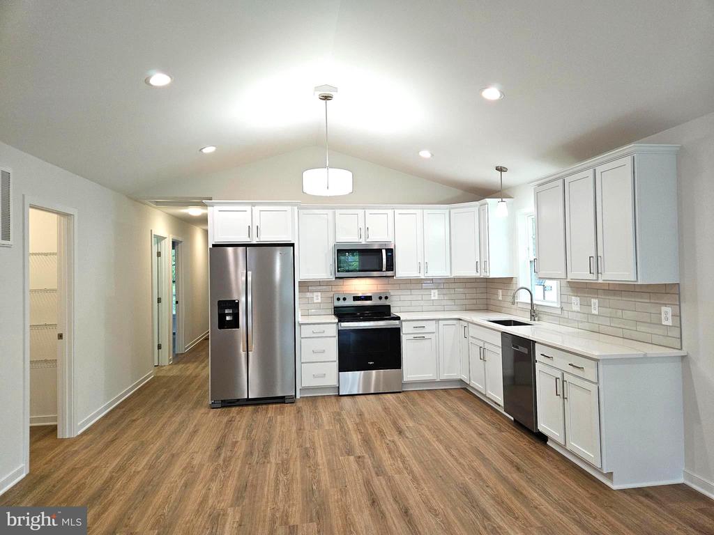 390 MONTICELLO DRIVE