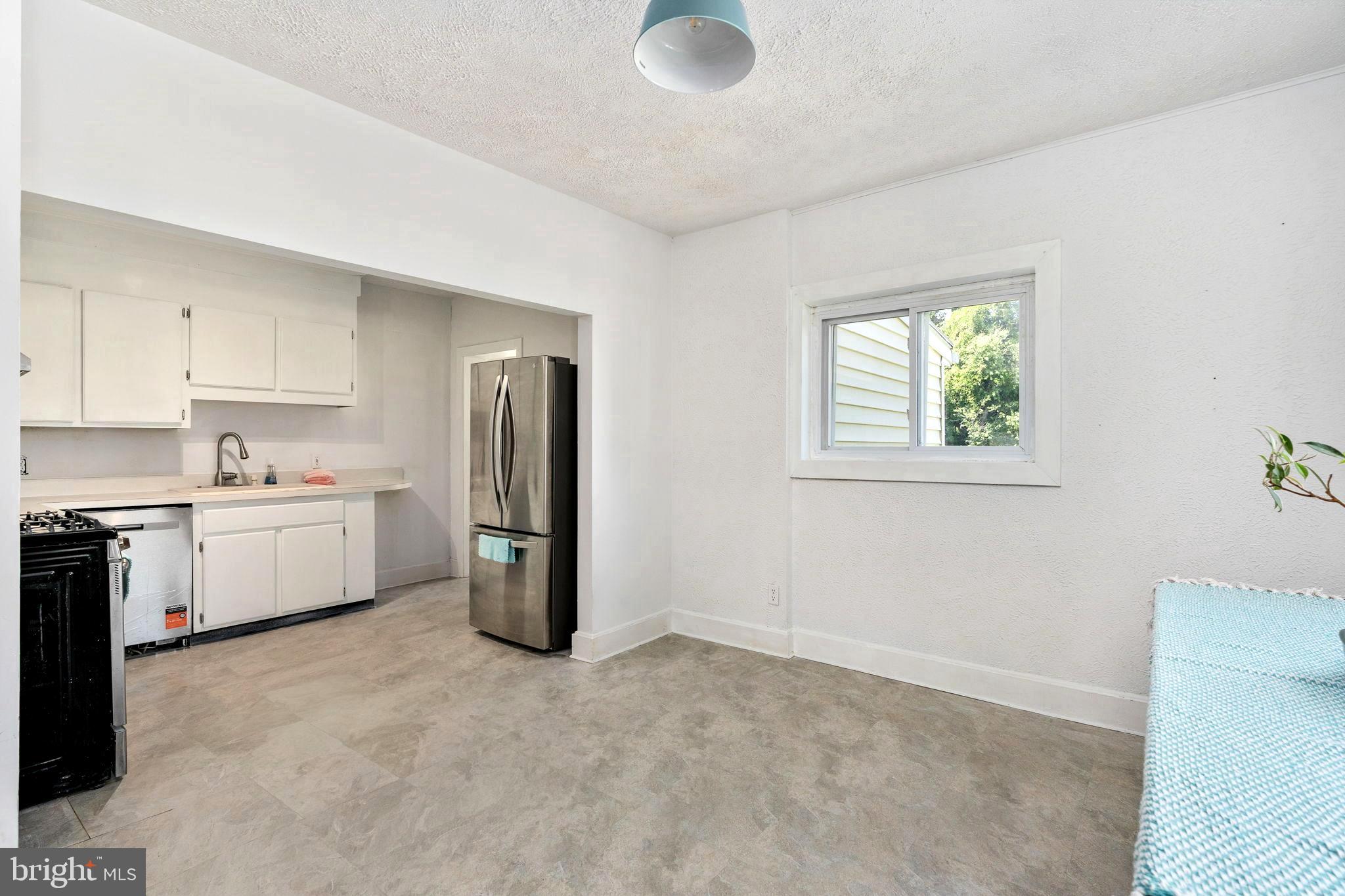 3304 RIVERVIEW DRIVE