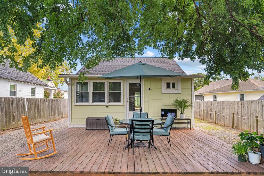15 BANCROFT AVENUE