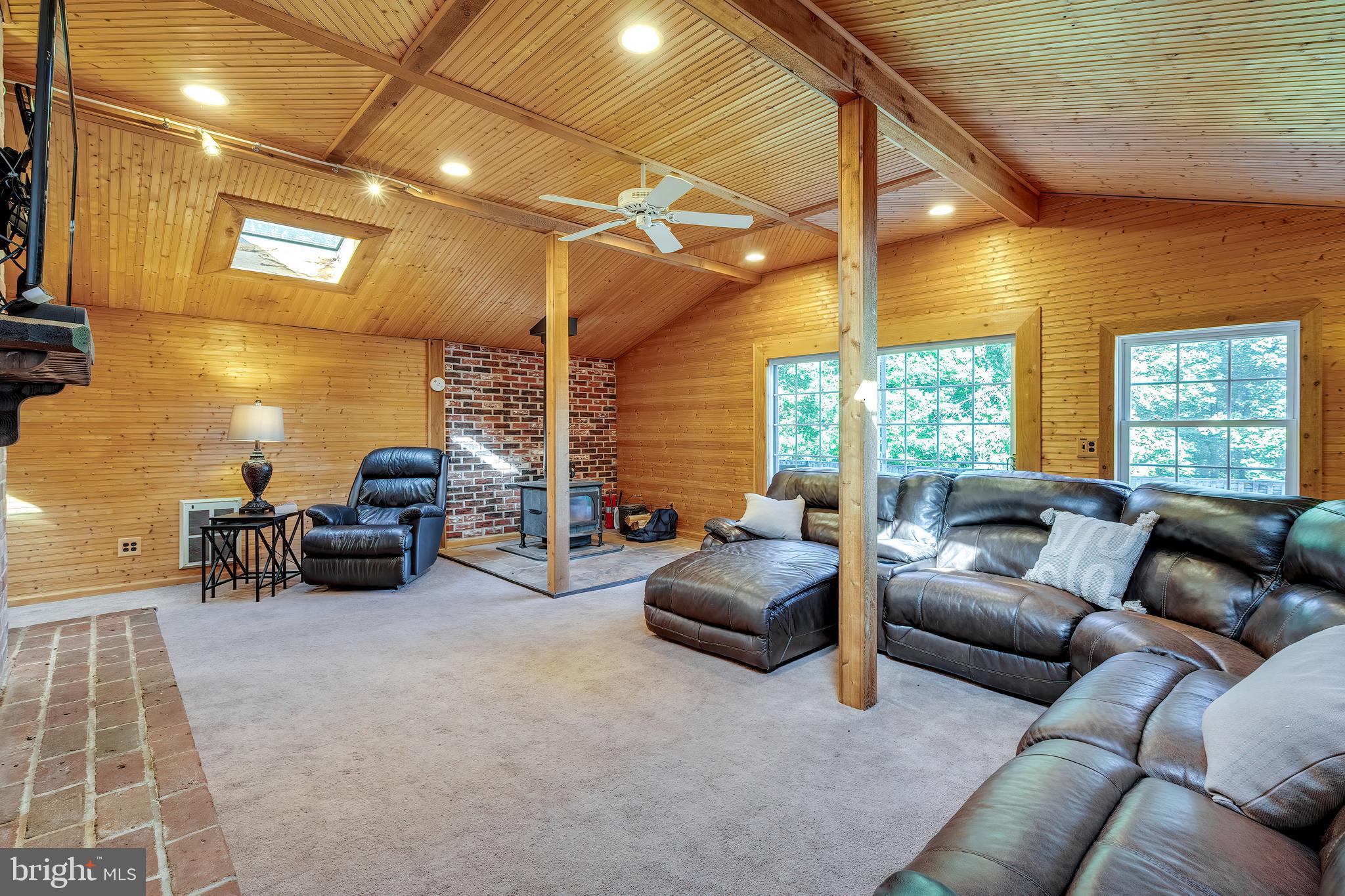 209 Skyhorse Ln
