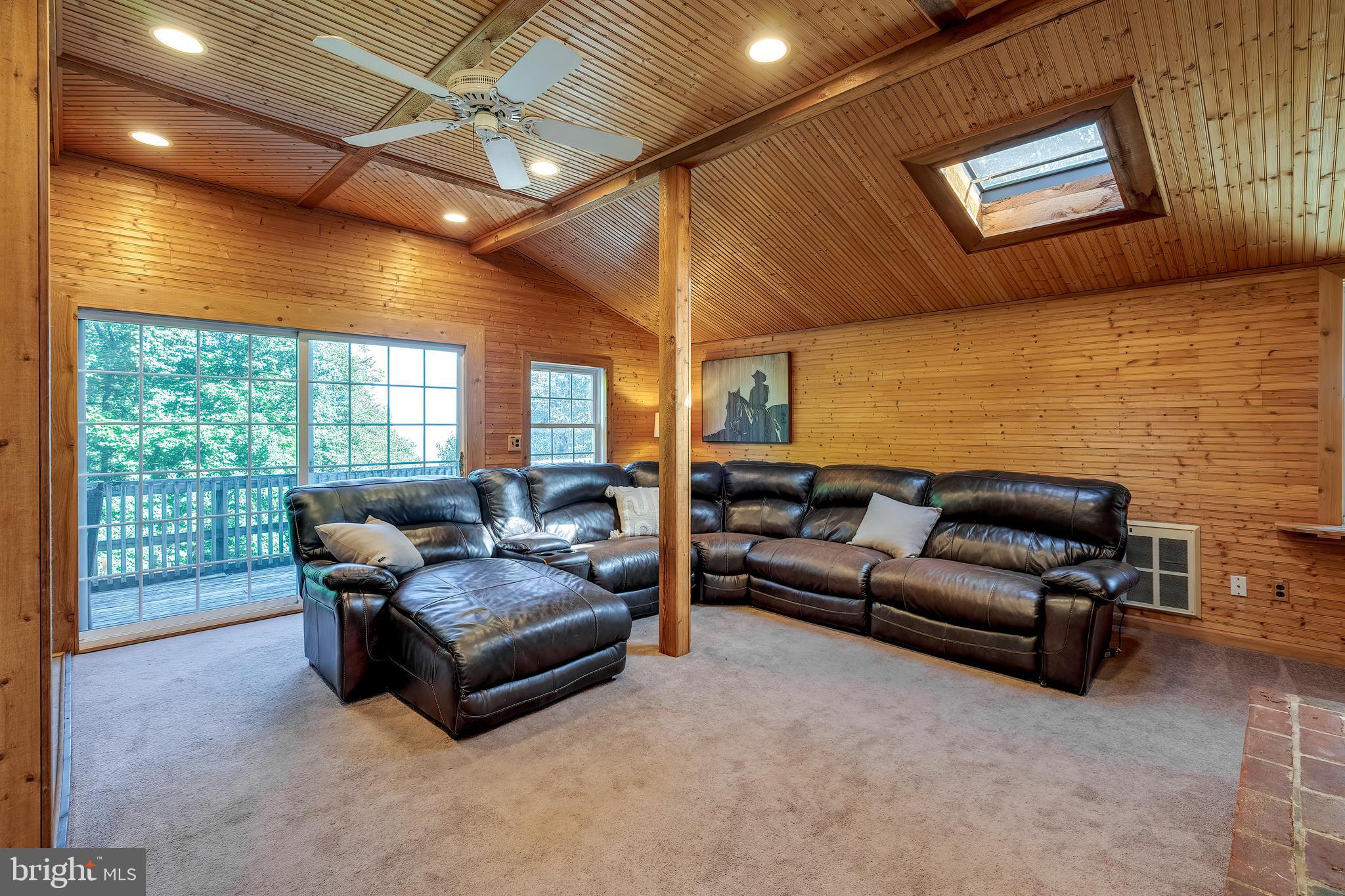 209 Skyhorse Ln