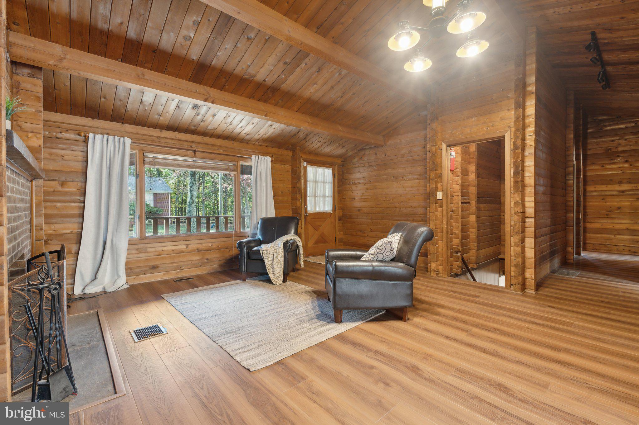 88 White Oak Ln