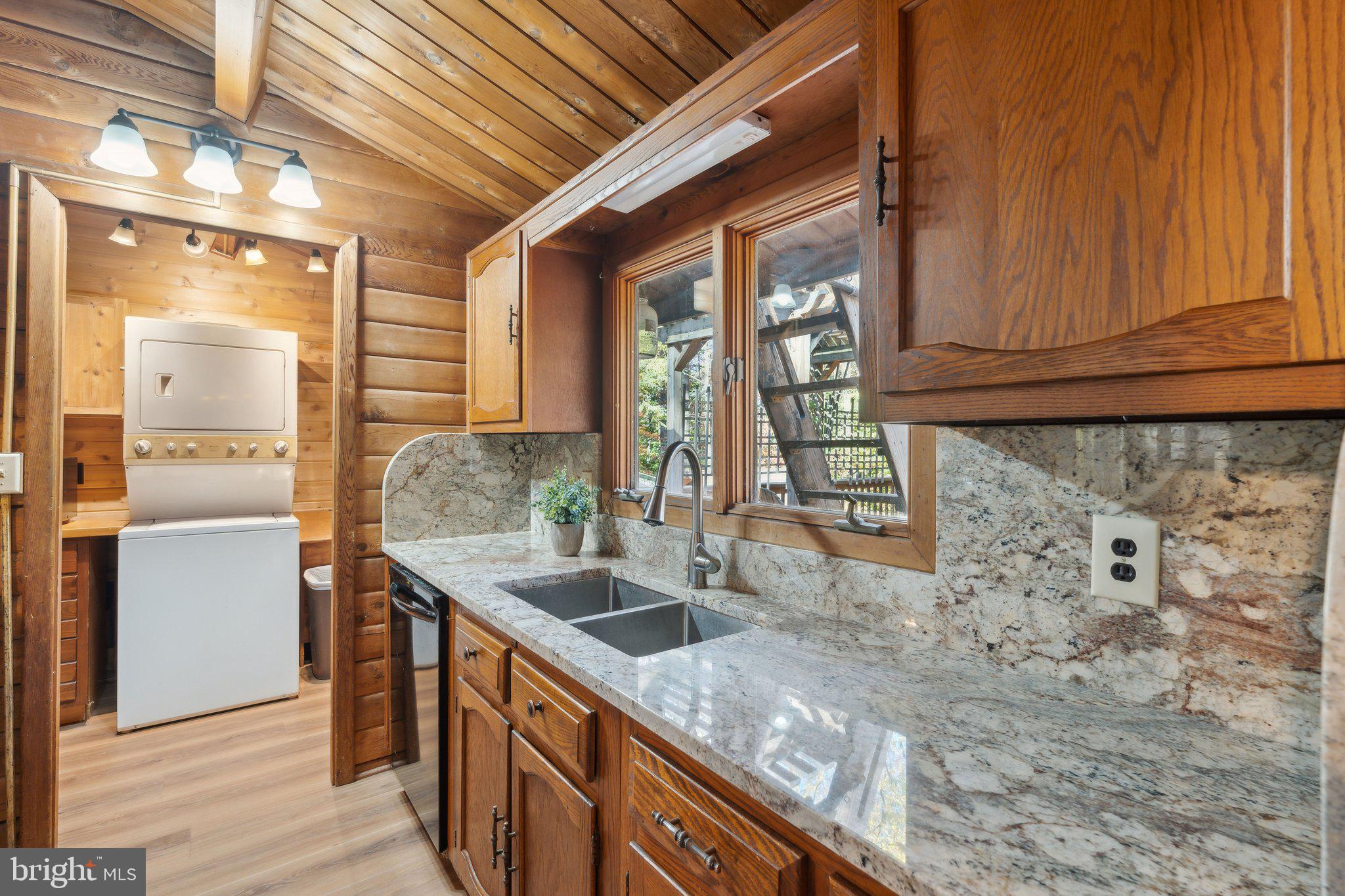 88 White Oak Ln