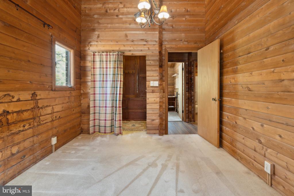 88 White Oak Ln