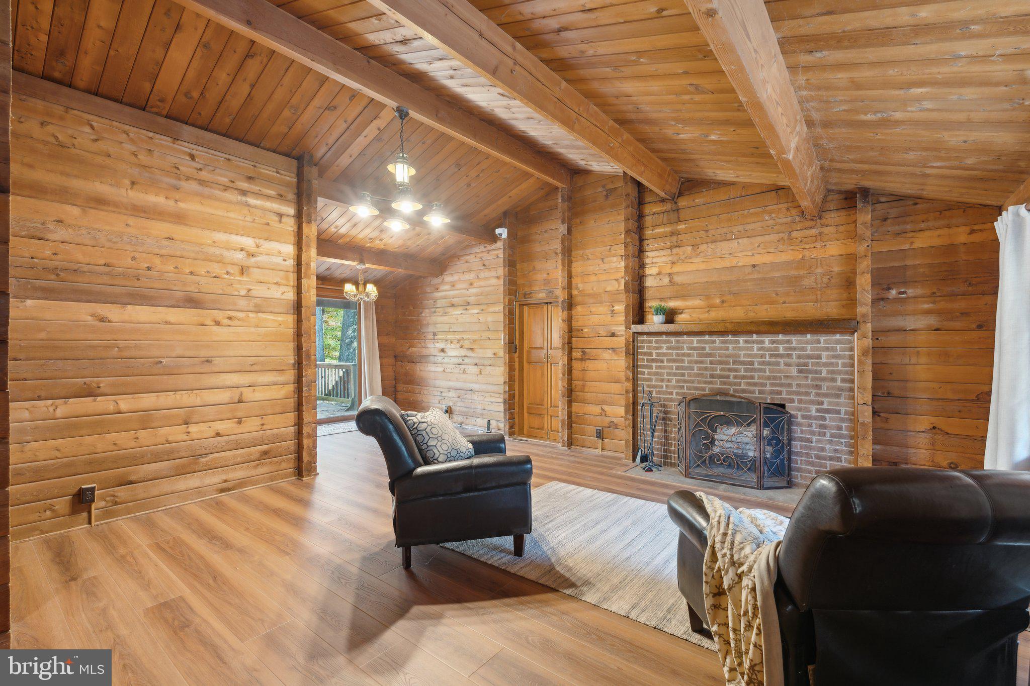 88 White Oak Ln