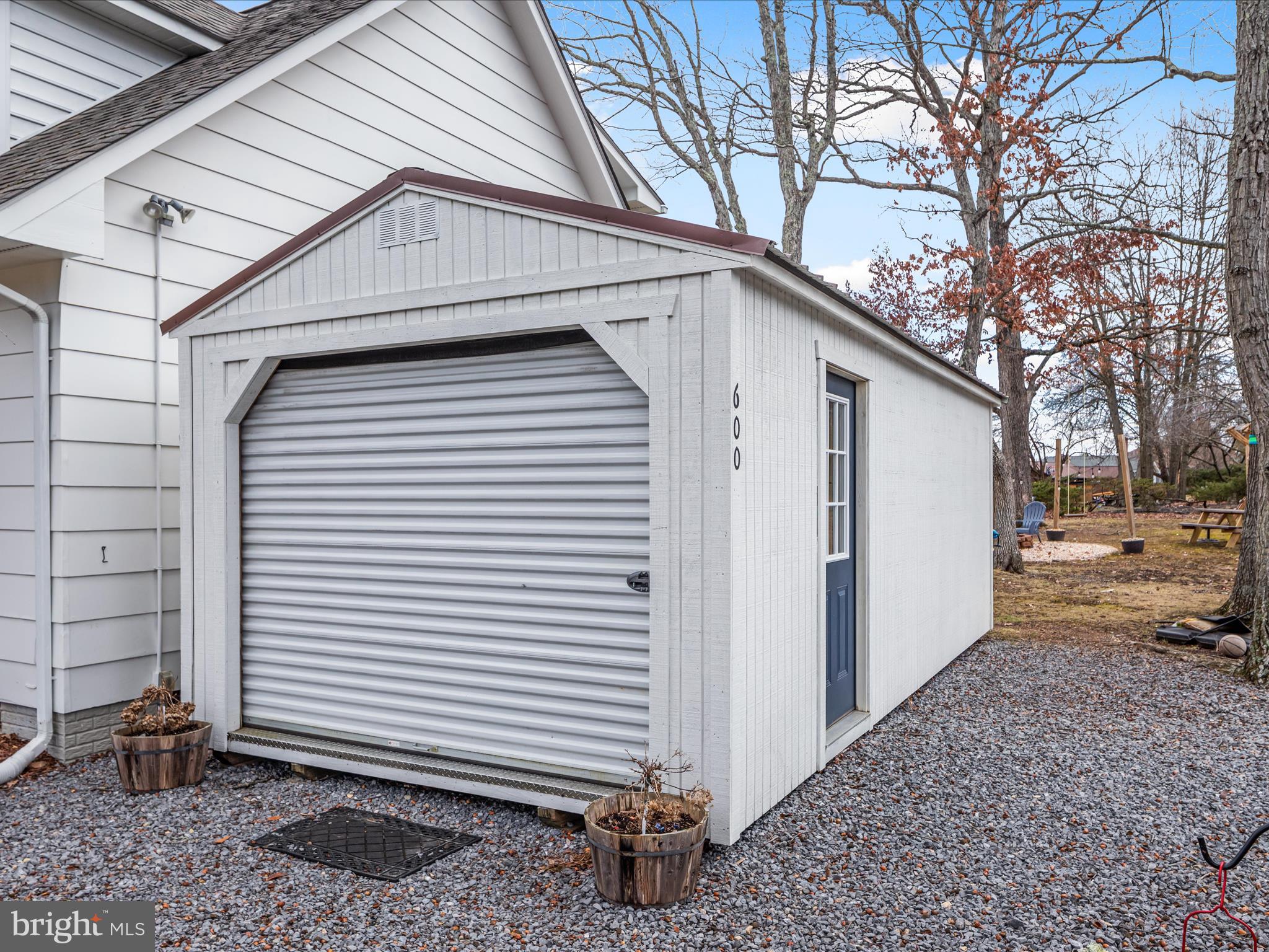 600 Lakeview Dr