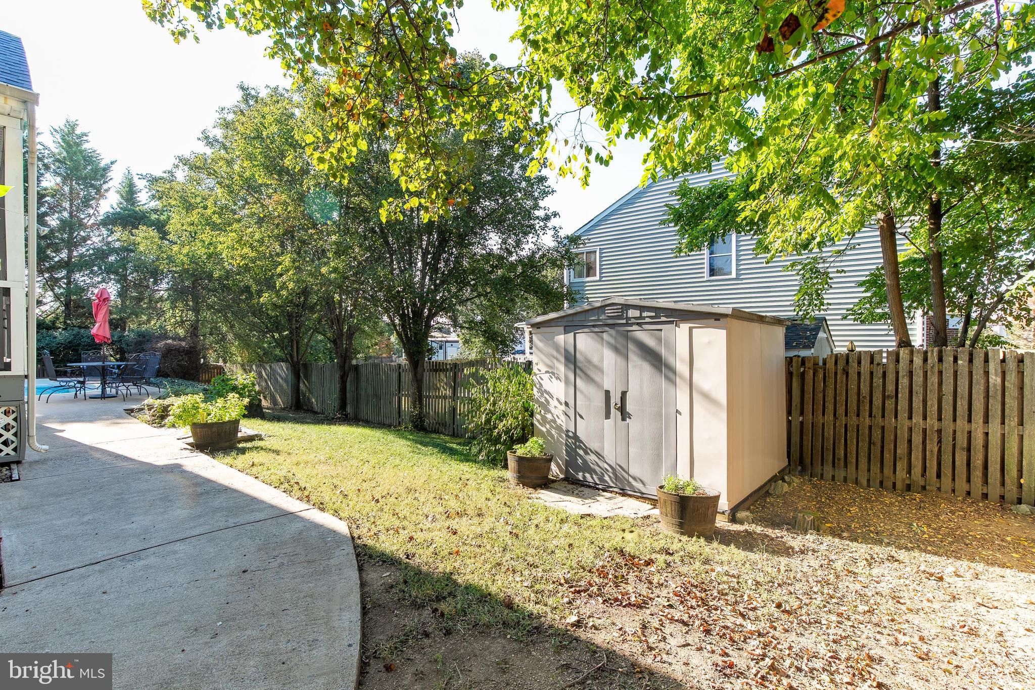 432 LILYS WAY